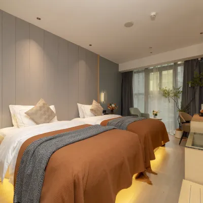 Fino Art Mercure (Wanguo Outlets Jiangnanxi Subway Station) Hotels near Loft 345