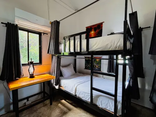 Nok Guesthouse & Hostel - Hostels
