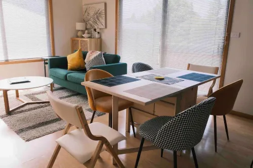 Stylish 3-Bedroom 1Bathroom 1 Ensuite Townhouse - Airport Shuttle