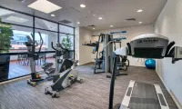 Central Brunswick Apartment Hotel - Parking