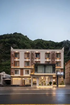 柏瀾 Sanctuary（理縣畢棚溝景區理小路店） - 酒吧