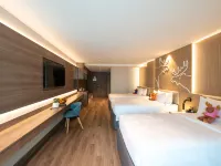 Moose Hotel Nimman Hotels near Infinity Club