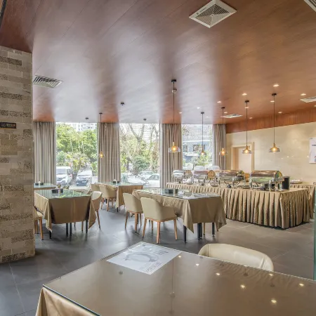 Zhuhai Jiali City View Hotel (Gongbei Port Lovers Fuhuali) Отели рядом с достопримечательностью «Таможня Gongbei»