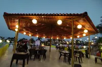 Mango Valley Resort Ganpatipule Отели в г. Bhatye