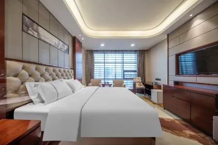 Peace International Hotel Отели рядом с достопримечательностью «Zhijiang Tianhou Temple»