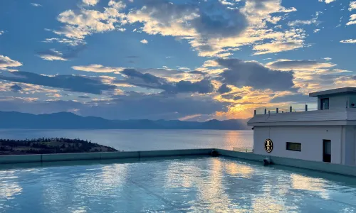 Fuxian Lake Yumo Lake View Hot Spring Hotel