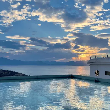 Fuxian Lake Yumo Lake View Hot Spring Hotel