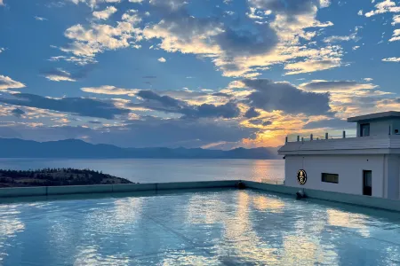 Fuxian Lake Yumo Lake View Hot Spring Hotel