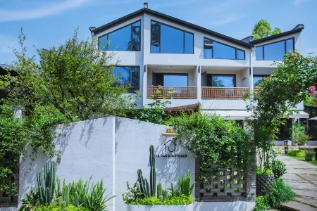 Jiacao Courtyard Guesthouse Отели рядом с достопримечательностью «Lingfeng Mountain Sceneic Area»