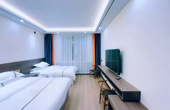 富藴可可託海酒店