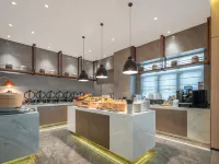 Dali station Erhai Park Atour Hotel Hotels near Caicun