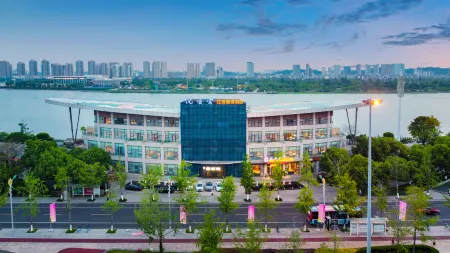 Shenxiangtang Riverview Art Hotel (Suining Dingsheng International Wanda Plaza)