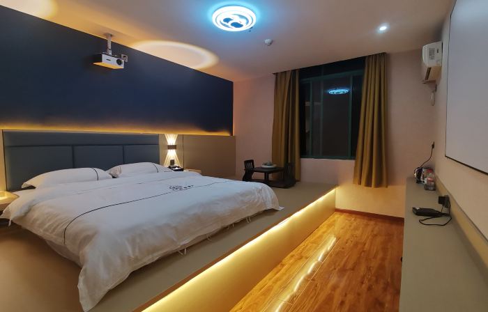 Jiaoling Yunduo Fashion Hotel