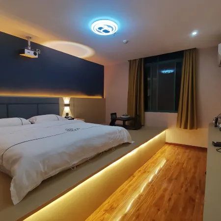 Jiaoling Yunduo Fashion Hotel