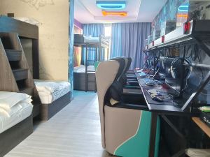 Qinxin Theme E-sports Hotel (Biyang No.2 Senior High School Old Bus Station)