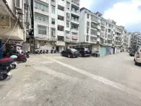 Encounter Hotel - موقف سيارات
