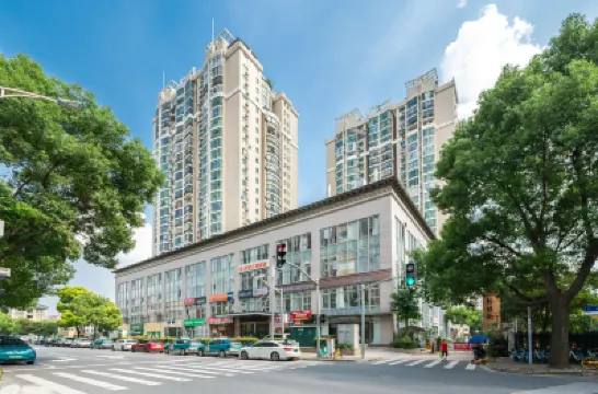 Orange House Apartment (Shanghai New International Expo Center) Hotels near Longyang Road Station