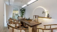 Jiujian Designer Homestay (Dali Net Red Swan Yanxi Branch) Hotels in Dali