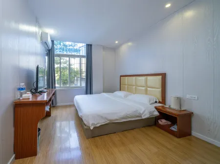 58 Super 7 Hotel (Wuhan Jiedaokou Maternity and Child Store) Отели рядом с достопримечательностью «Hubei Software Talent and Technical Institute»