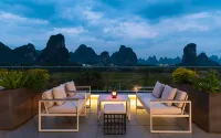 Julong Town Resort Hotel (Yulong River Store, Shili Gallery, Yangshuo) - 5 Yıldız