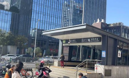 IU Hotel (Changsha Dongtang Metro Station) - Housity