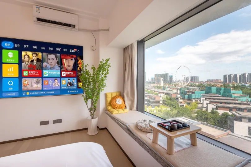 Ferris Wheel Panorama Apartment (Overseas Chinese City Happy Coast Branch)