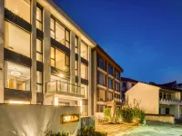 Hangzhou Guanshan B & B (Zhuantang Xishan National Forest Park Bailongtan Scenic Area) Hotels near Zhejiang University of Science and Technology