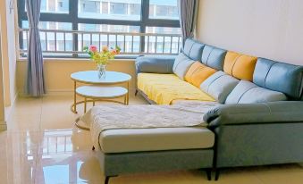 Qingdao Xuerongrong Apartment (Rongchuangmao Chaoyangshan Subway Station)