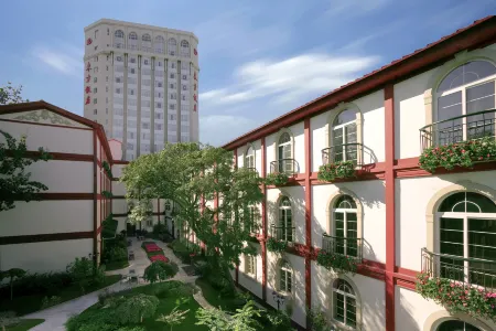 Dong Fang Hotel