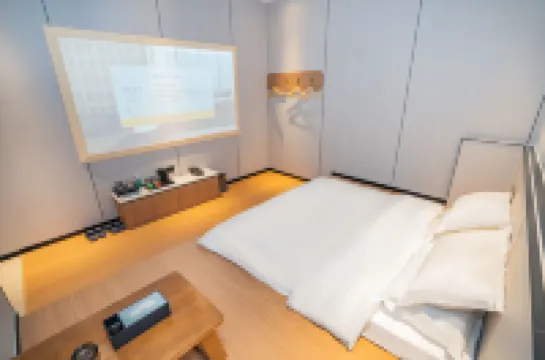 Happy Movie Hotel (Wanning High Speed Rail Station Store)