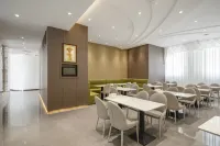Rijia Hotel (Chifeng Songshan Wanda Plaza)