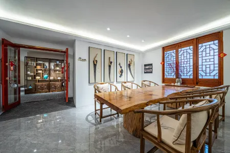 INDOOR OUTDOOR Hotel(Suzhou Guanqian Street Center Store) Отели рядом с достопримечательностью «Nanjing University of Aeronautics and Astronautics Sufang Branch»