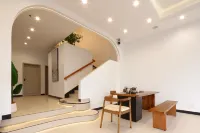 Yingyue Riverside Boutique Homestay