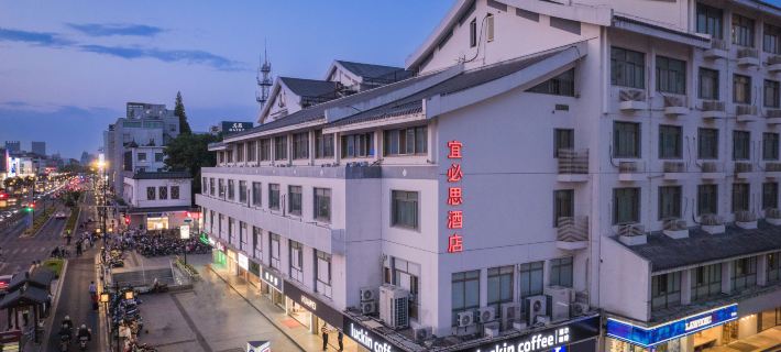 Ibis Hotel (Suzhou Guanqian Street Pingjiang Street) Ξενοδοχεία στην πόλη Σουτσόου