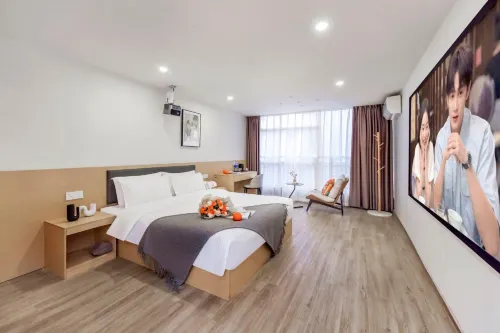 Bocheng Holiday Hotel (Yueyanglou District Nanhu Plaza Branch) - 2 stelle