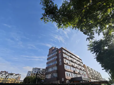 Elong ME Hotel (Chuzhou Tianchang Wanjiafu Plaza Jidiancheng)