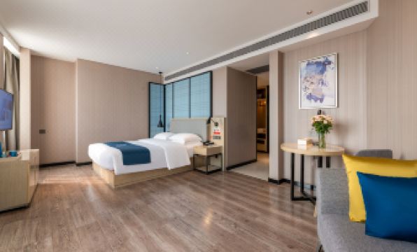 Echarm Hotel (Guangzhou Jiahe Wanggang Subway Station Jinbo Tiandi)