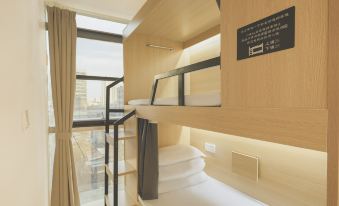 Lodge by the road Hostel (Nanjing Xinjiekou Subway Station)