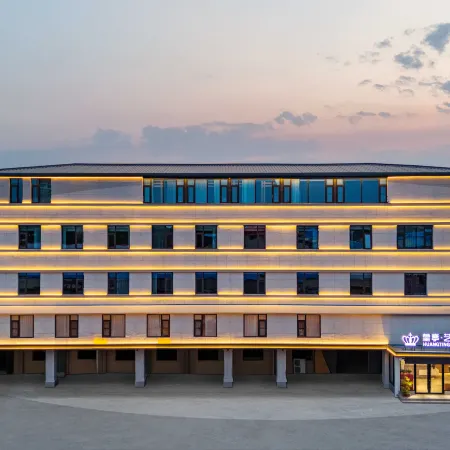 Huangting Art Hotel (Xiuwu County Government Branch)