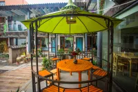 Mijian Hotel (Lugu Lake)