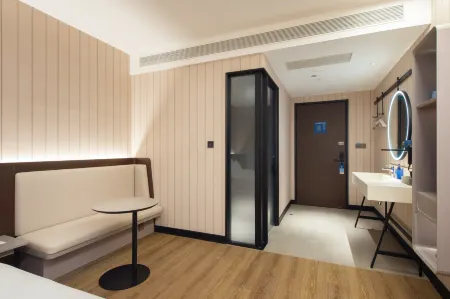 HanTing Hotel (Xinxiang Municipal Government Xinxiang College)