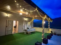 Small stone Pool B&B Hotels in Pingnan