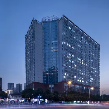 Changsha and dengFenglai Youth Hostel (IFS International Financial Center Wuyi Square)