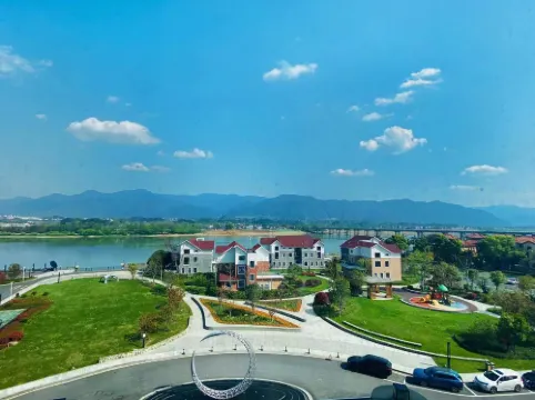 桐廬富春江雲隱曦岸國際酒店