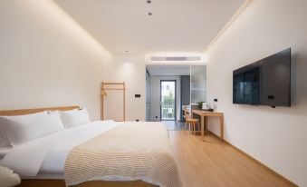 Floral Hotel·Qingfeng Shiguang Hotel (Legoland Shanghai Resort Fengjing Ancient Town Store)