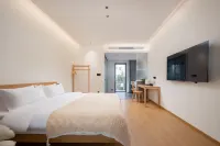 Floral Hotel·Qingfeng Shiguang Hotel (Legoland Shanghai Resort Fengjing Ancient Town Store) Hotels in Jinshan District