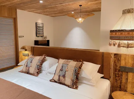 PARADISE NAMKHA RESORT HOTEL Отели рядом с достопримечательностью «Miles Corridor»