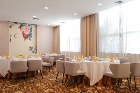 Liuzhou Liugang Hotel (Que'er Mountain Park Water World Branch) Отели рядом с достопримечательностью «Former Residence of Hu Zhiming»