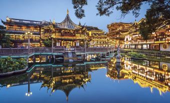 Shanghai Bund The Great World subway station Atour Light Hotel(Atour Group)