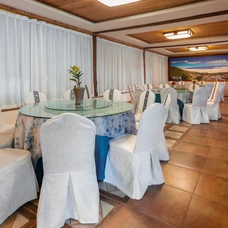 Gurong Chinese Inn (Jingmaishan)